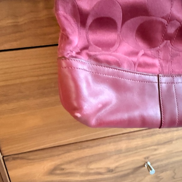 Coach 2011 Burgundy Jacquard with Adjustable
Leather Chain Strap F18862 - Picture 6 of 11